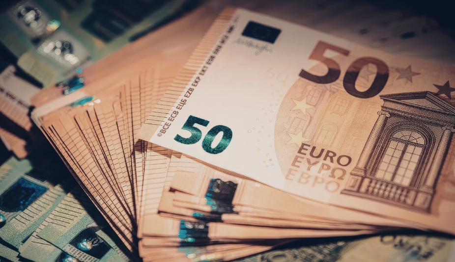 AI snijdt 500 euro uit jouw factuur. Slimme accountants verdienen er 2.000 mee terug.